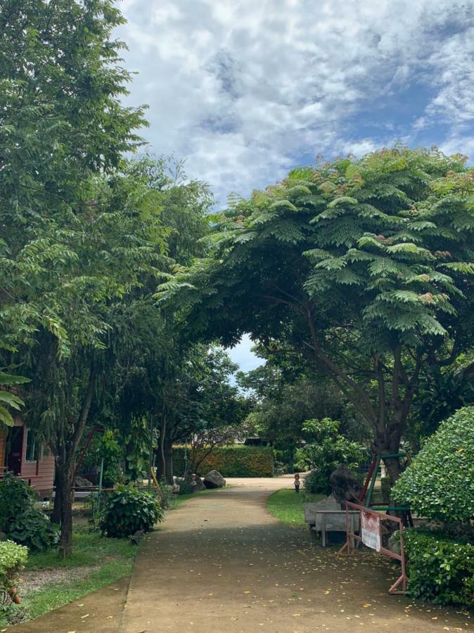 Nung Ni Bang Khon Thi Resort Амфава Екстериор снимка